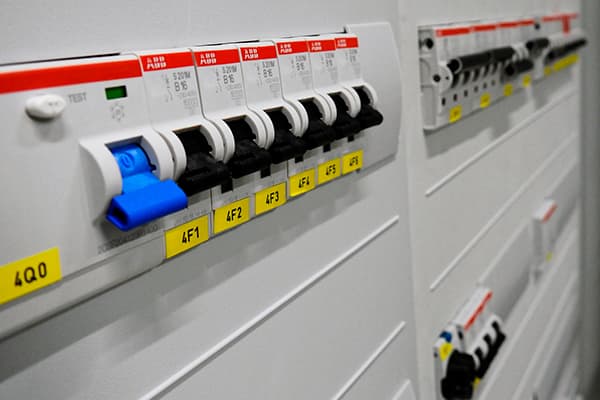 Wie Notfall Elektriker in der Nähe schnelle Lösungen bieten