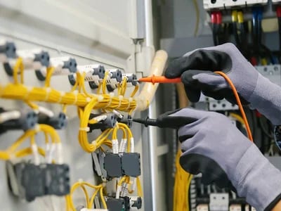 Prüfung elektrischer Anlagen und die Verantwortung von Unternehmen