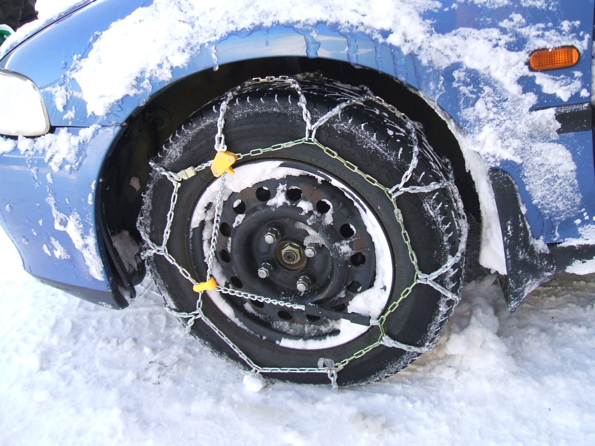 Schneeketten kaufen für Traktoren: Unverzichtbar in der Landwirtschaft